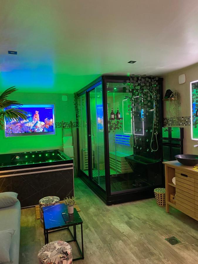 Bioty Chill & Spa Le Blanc-Mesnil Bagian luar foto